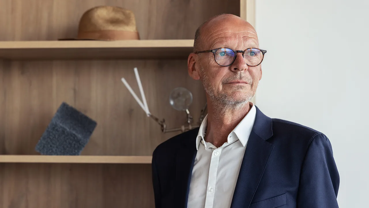 Portrait of Mark Buxton